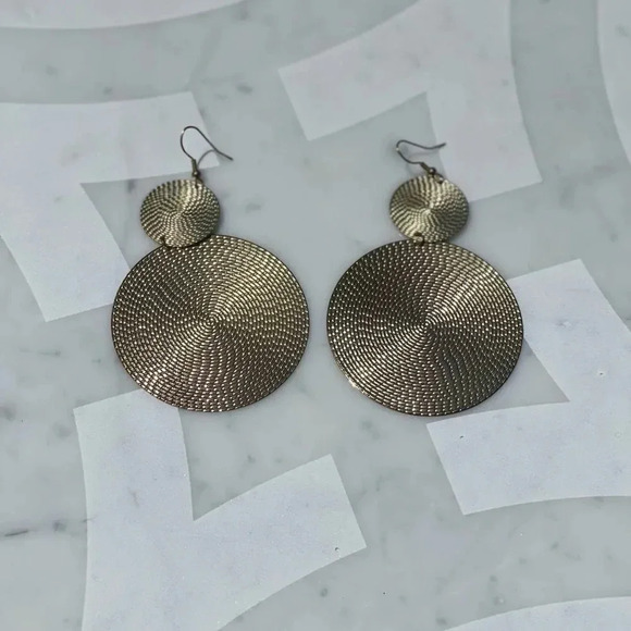Gold Circle earrings  - Picture 3 of 3